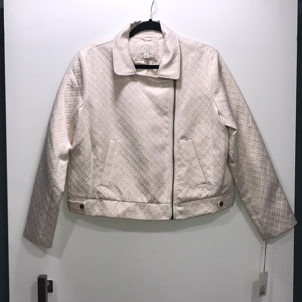 Beautiful Cream w. Gold Thread Zip Up Jacket
